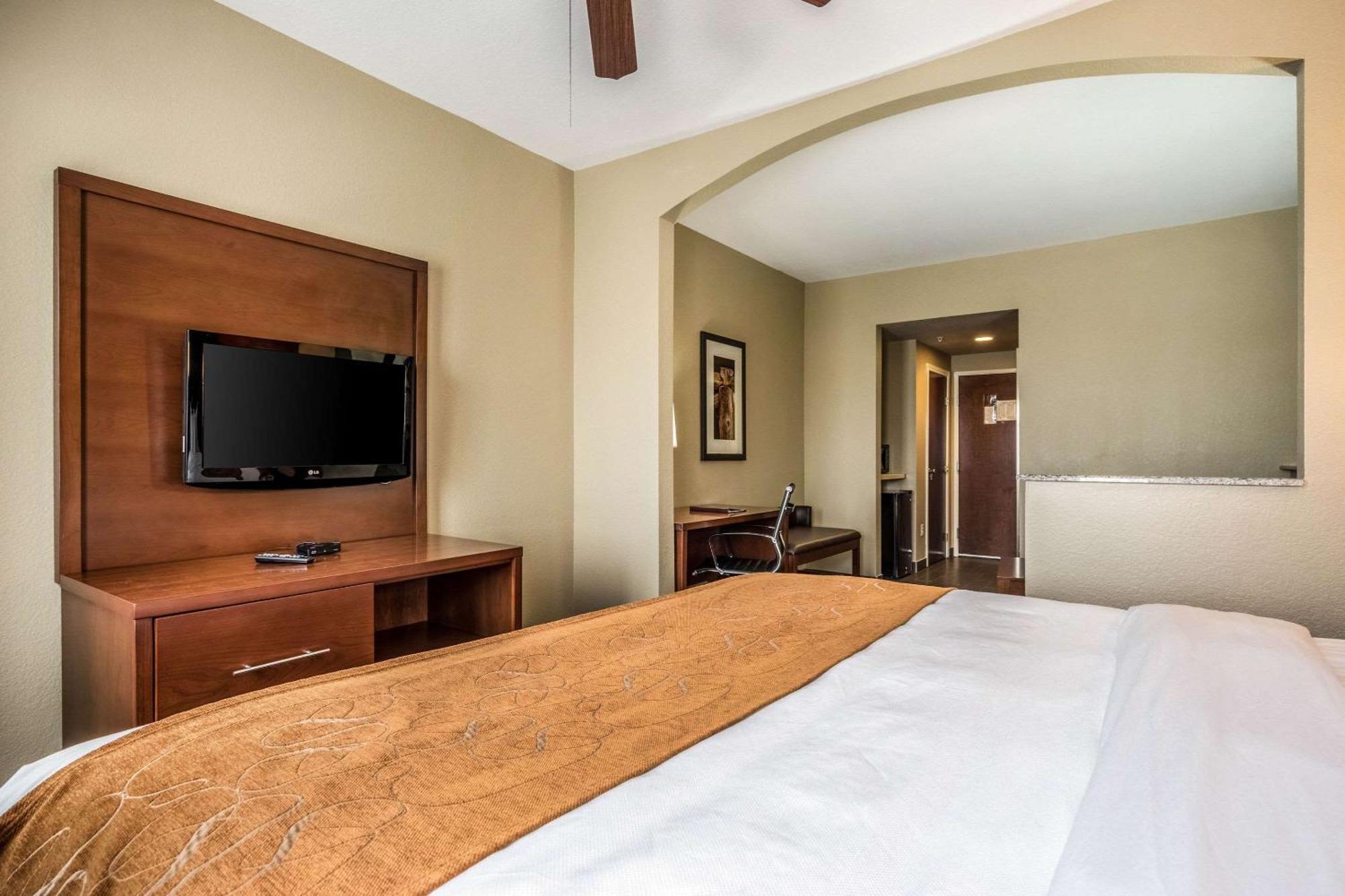 Comfort Suites Near Texas State University Сан Маркос Екстериор снимка