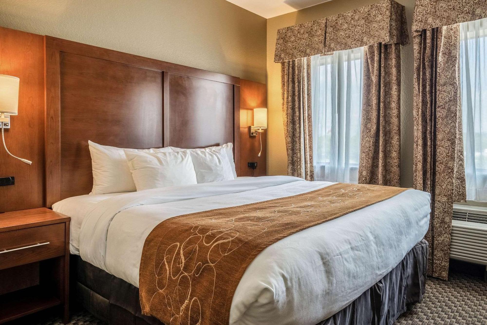 Comfort Suites Near Texas State University Сан Маркос Екстериор снимка