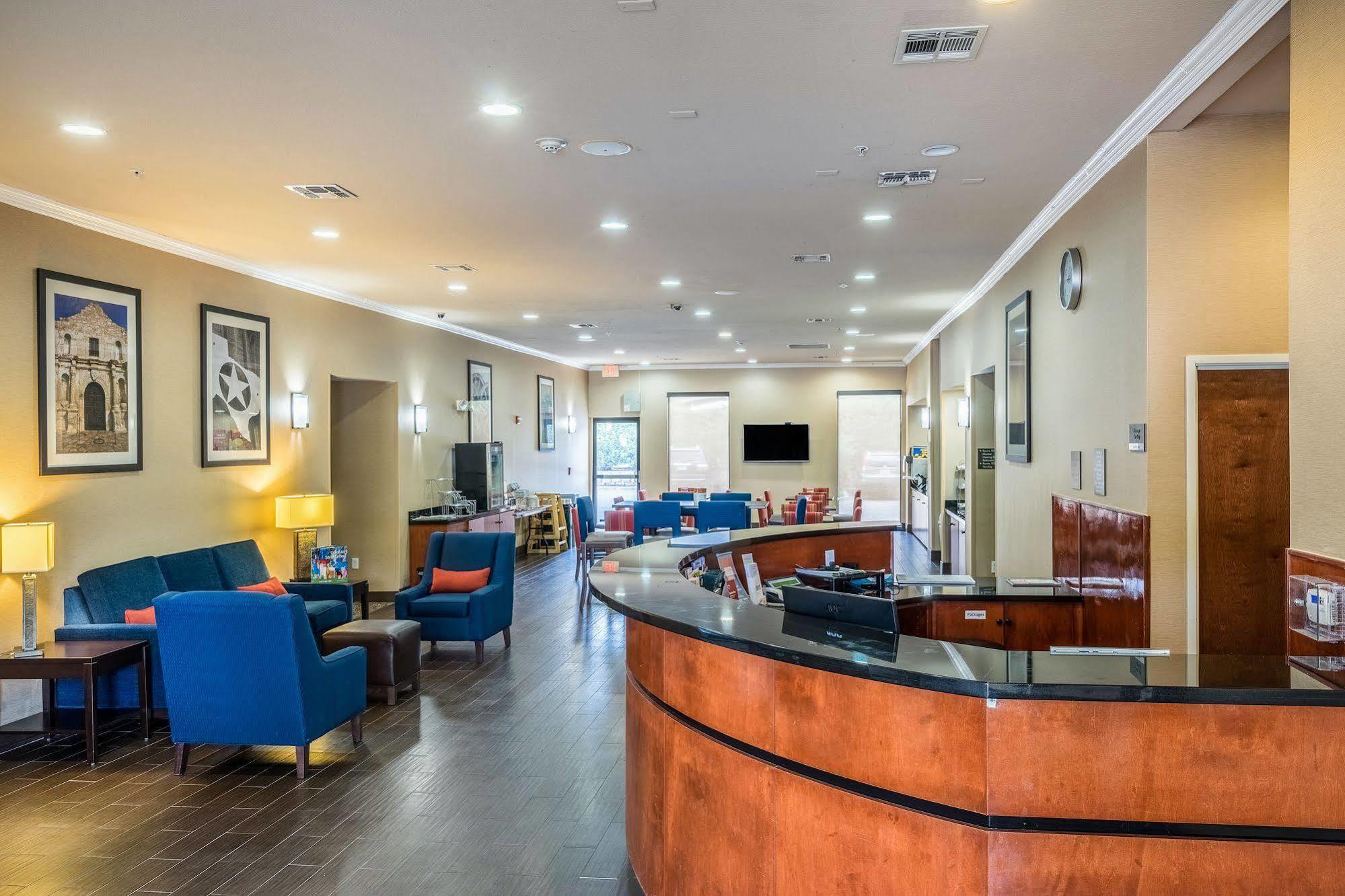 Comfort Suites Near Texas State University Сан Маркос Екстериор снимка